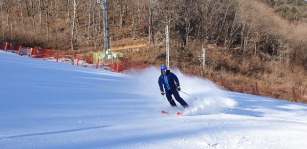 batch_[크기변환]27일 활강 시범을 보이고 있는 정동현 선수.jpg