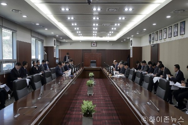 batch_[크기변환]강원랜드 이사회.jpg