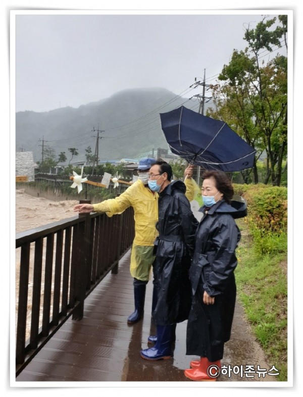 batch_[크기변환]2020.09.07 김천수 의장, 정미경 부의장 태풍피해 현장 점검.jpeg