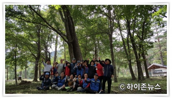 batch_[크기변환]강원랜드 희망재단, 장명사 일대 풀베기 작업 봉사 (1).jpg