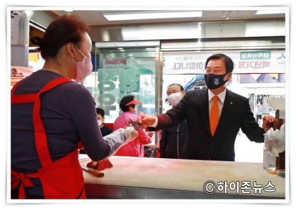 batch_[크기변환]2020.9.29.추석맞이 전통시장상인 격려 및 장보기행사 (6)-1.jpg