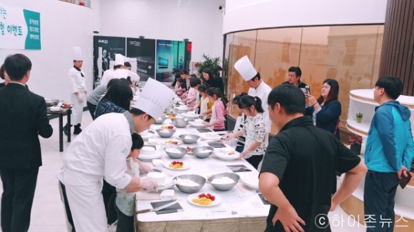 batch_[크기변환]참고자료사진_호텔파티쉐와 케이크만들기 체험행사_2018년 5월.jpg