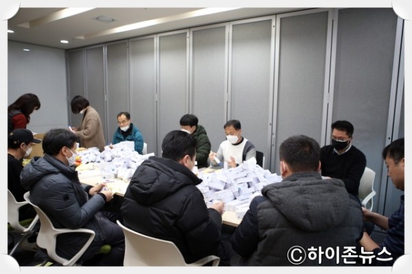 batch_[크기변환]강원랜드 직원들 위생용품 키트 제작 모습 1.jpg