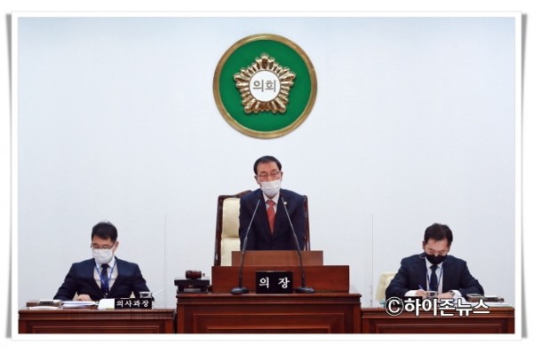 rere2021.4.26.제253회 태백시의회 임시회 본회의 (1).JPG