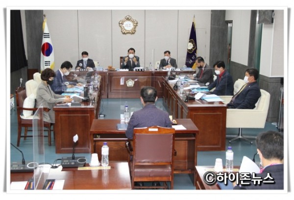 21back제253회 태백시의회 임시회 제1차 조례심사특별위원회.JPG