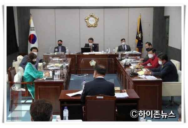 21back제253회 태백시의회 임시회 예산결산특별위원회.JPG