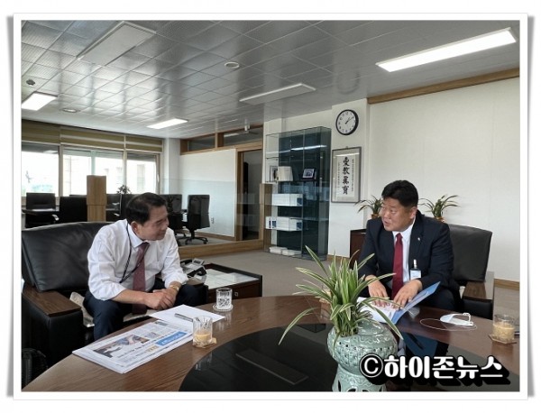hitbtb(20220719)이상호 태백시장, 강원도교육청 방문 교육 현안사업 건의(1).jpg