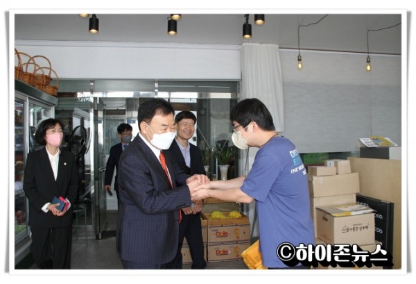 hitbtb태백시의회 추석명절 맞이 전통시장 장보기.JPG