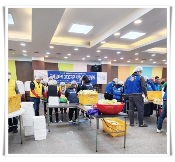 11인2. 태란·태백로타리클럽, 황연동에 김장김치 기부.jpg